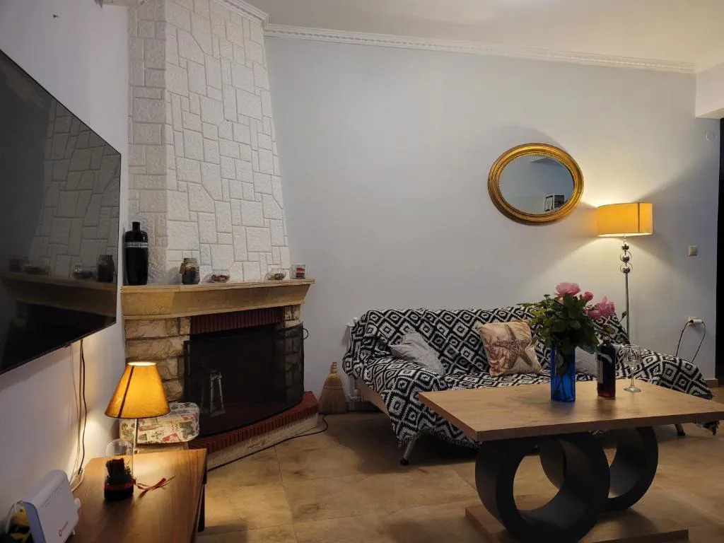lefkadacenterapartments4astratours021.jpg