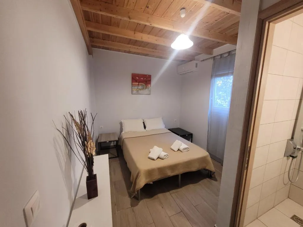 lefkadacenterapartments6astratours021.jpg