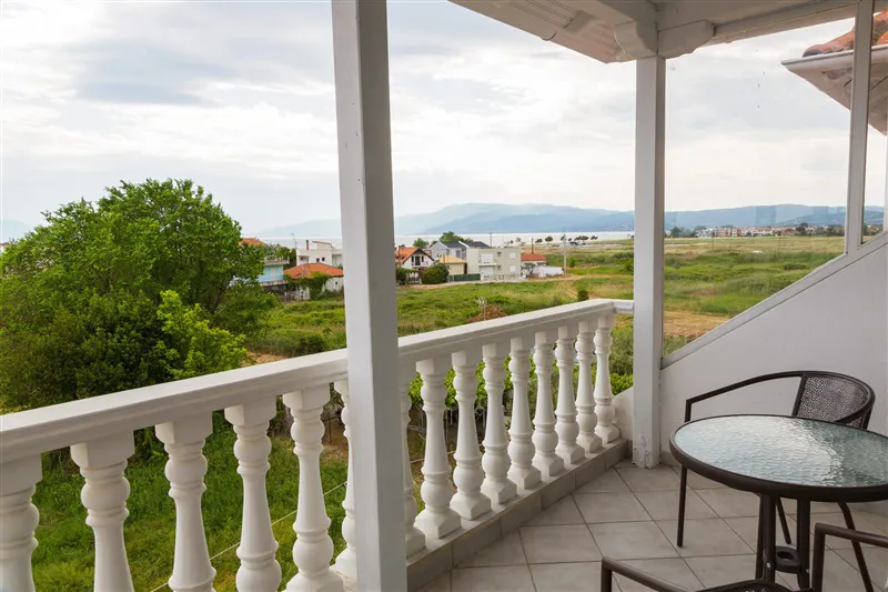 JoyaOfrynioStylischSuites-AstraTours021 (13).jpg