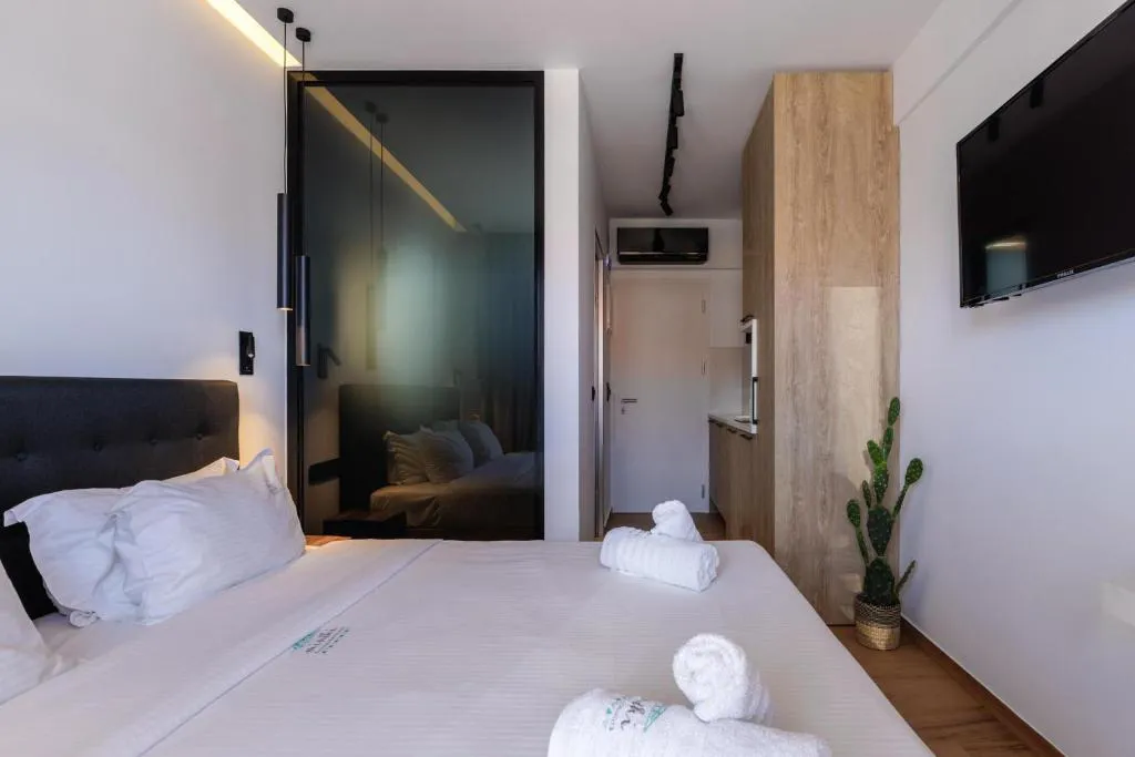 kentroluxurysuites12astratours021.jpg
