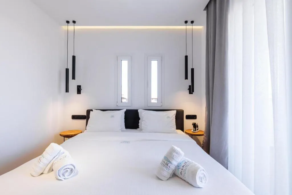 kentroluxurysuites13astratours021.jpg