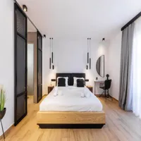 kentroluxurysuites7astratours021.jpg