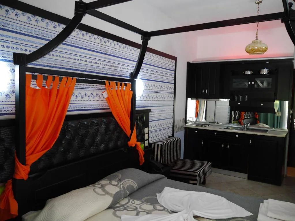 blueskyapt7astratours021.jpg