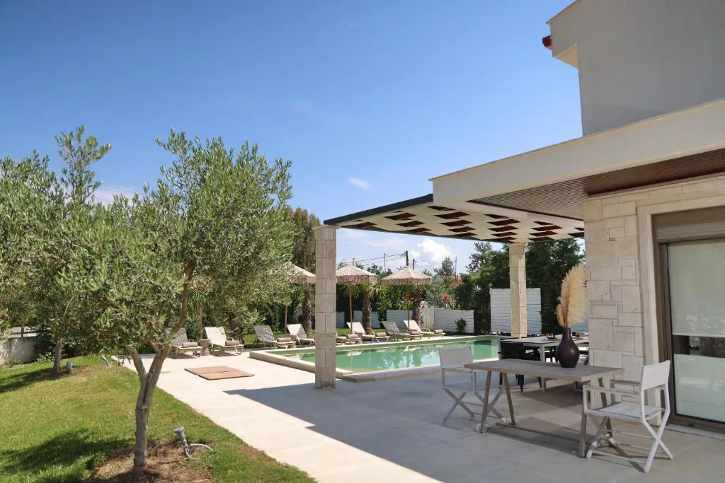 wvillas5astratours021.jpg