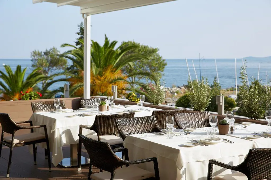 Lucy-Kavala-AstraTours021 (12).jpg